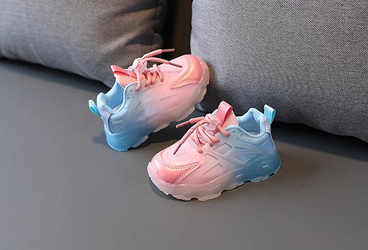 Детские яркие спортивные кроссовки для девочек