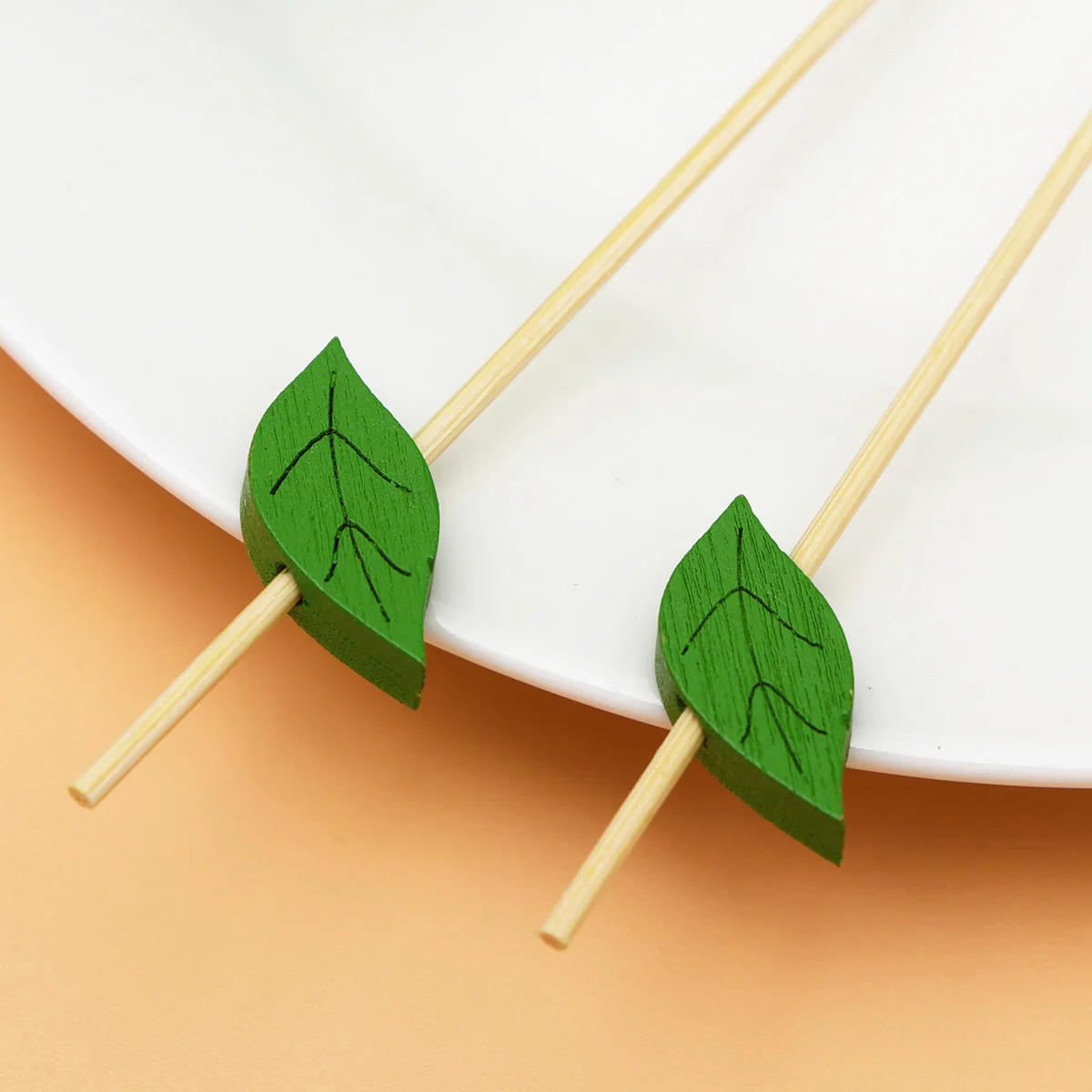 

100pcs Cake Picks Bamboo Disposable Food Picks Cocktail Fruit Sticks Party Supplies Birthday Wedding Decoration (Pointed Leaf