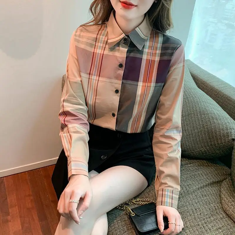 2022 autumn and winter new style plus velvet thick Western-style tops wear casual plaid long-sleeved shirts women