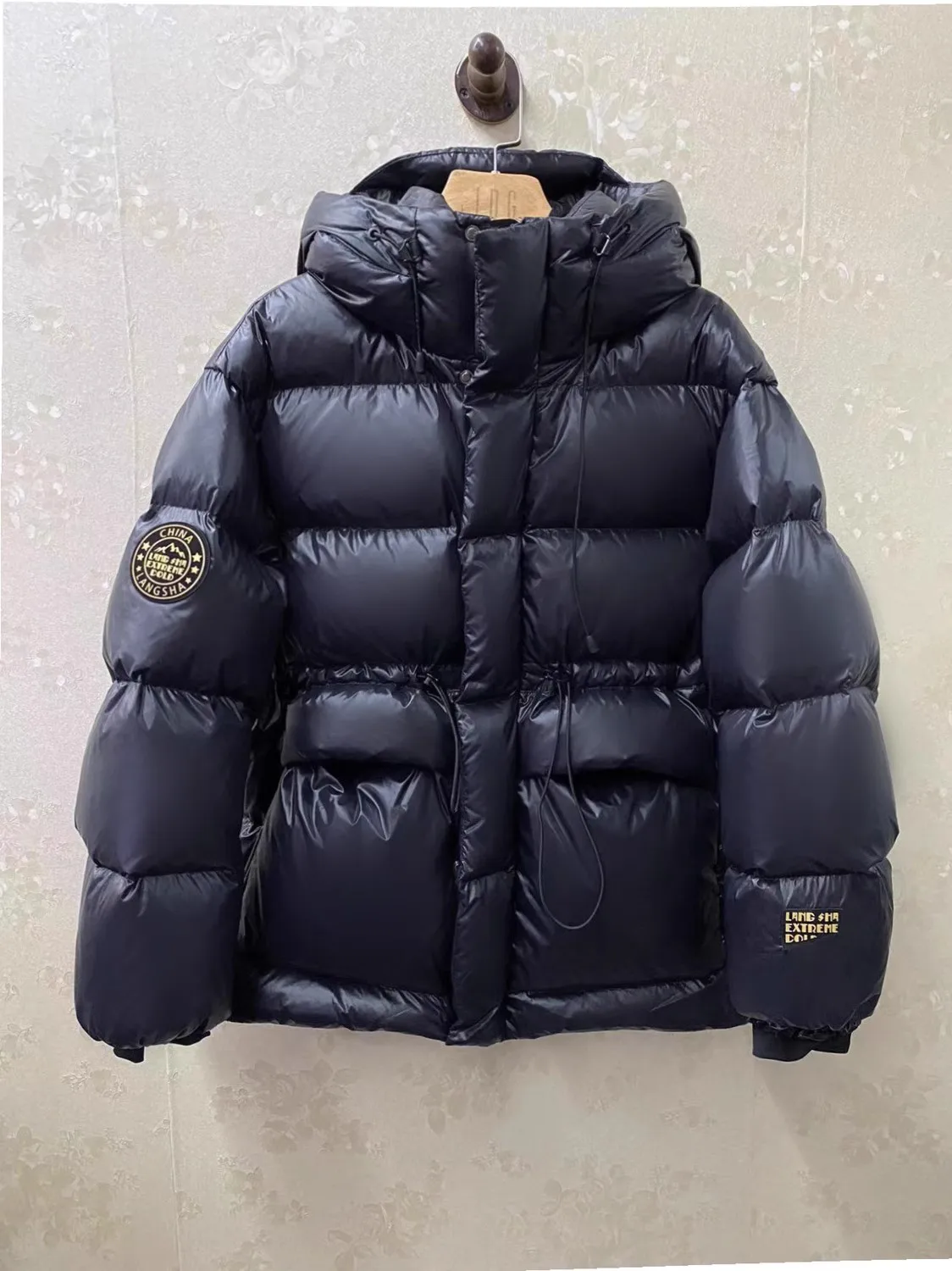 Schwarz goldene Schnalle Gänse daunen Ernte Daunen jacke weiblich Winter neue High-End-Streetwear Frau Kapuze verdickte kurze Mäntel