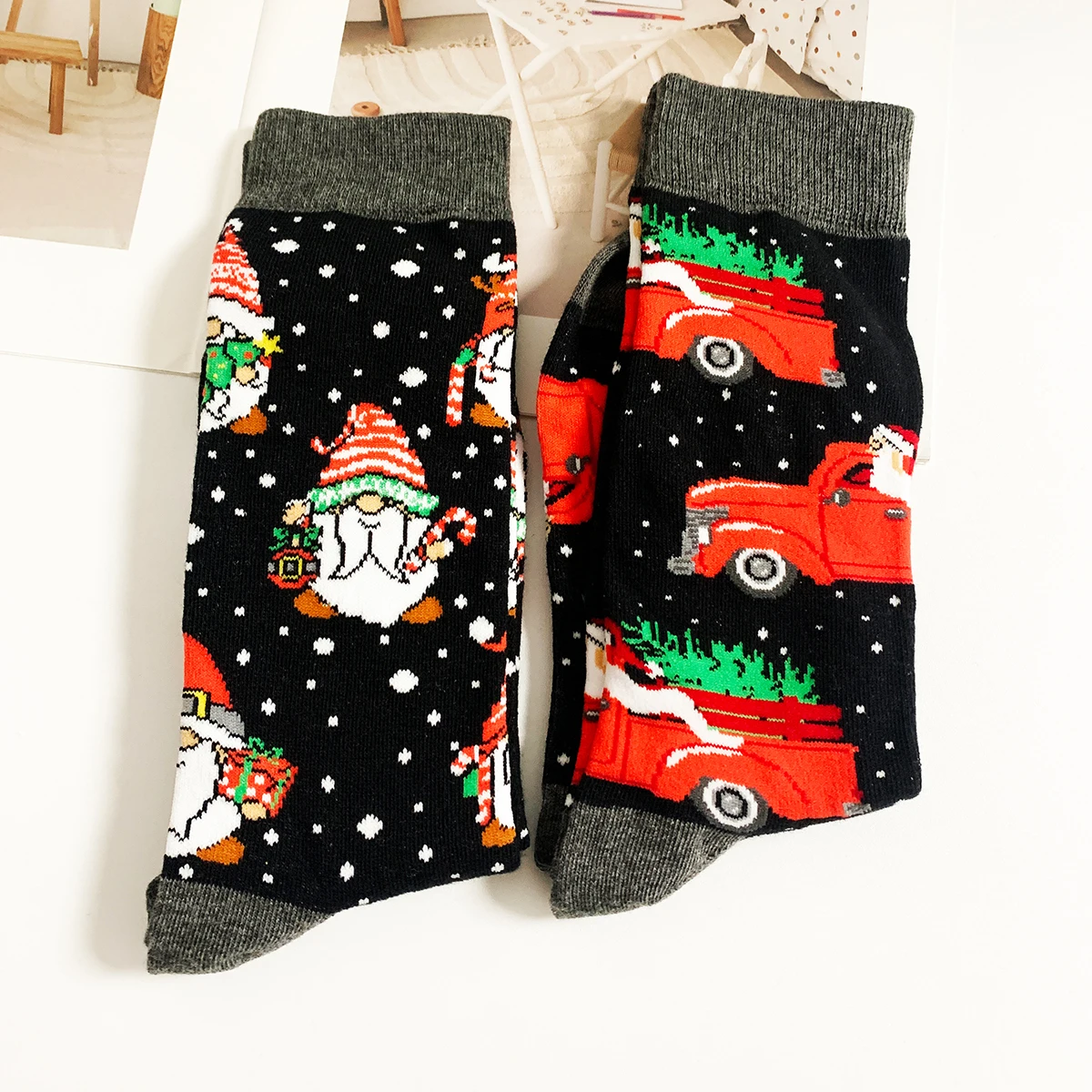 CHAOZHU 2 Pairs Fashion Snowflake Santa Claus Drives A Luxury Car To Give Gifts Cartoon Funny Socks Unisex Family Home Socks