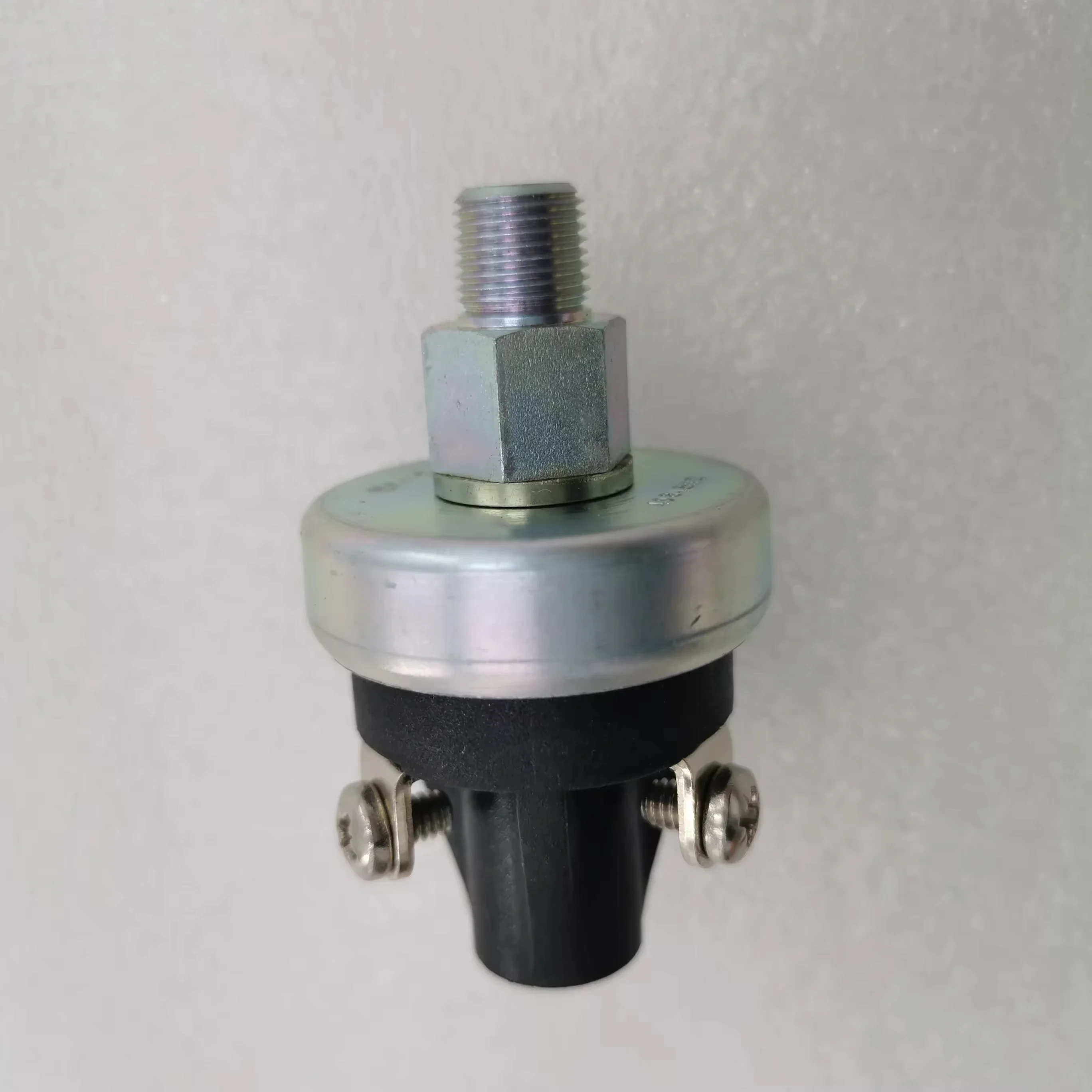 

Original Cummins diesel Engine NTA855 Spare Part Marine Boat Liquid Level Sensor 4984880 Switch