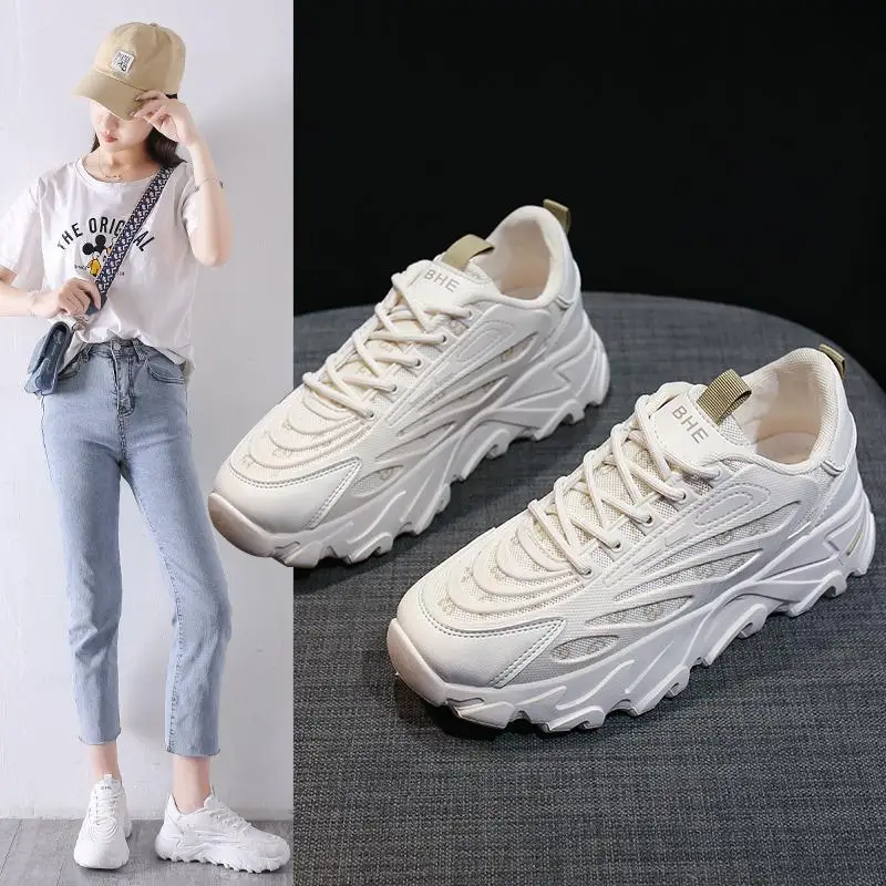 Chaussures en cuir blanches pour femmes, nouvelles chaussures d'optique, chaussures de planche astronomiques, chaussures de tennis d'été, recommandées pour augmenter, 2024