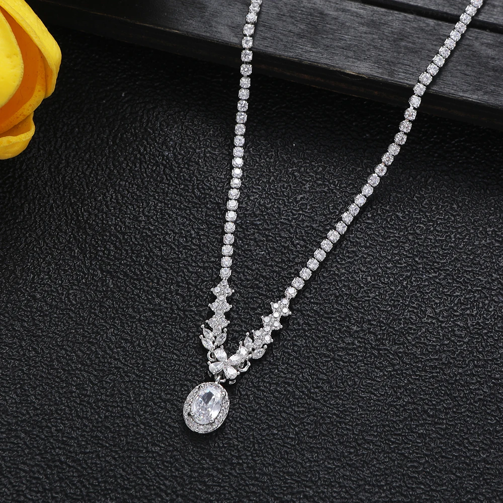 

Luxury and minimalist geometric inlay cubic zirconia women's necklace Dubai jewelry banquet party N206