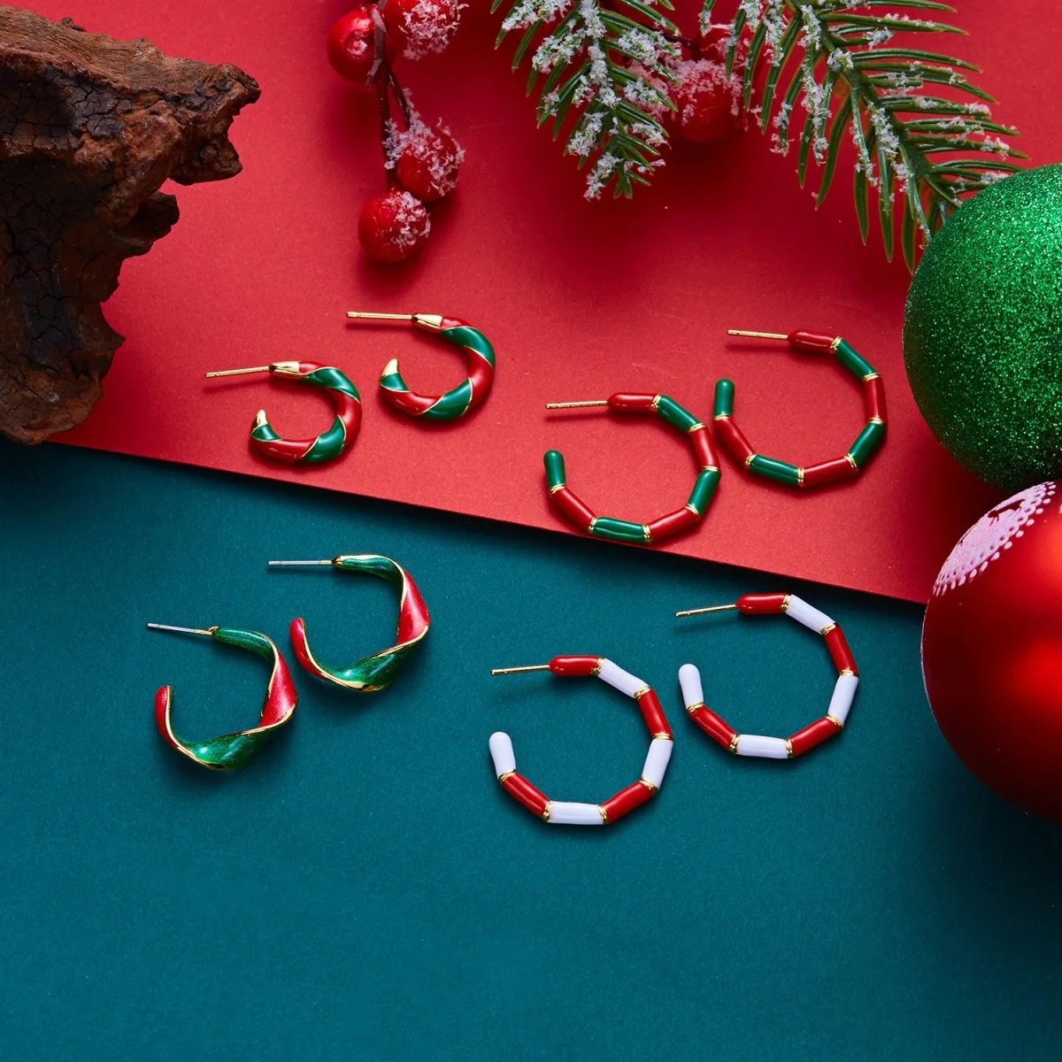 Weihnachtliche, rot-grüne, emaillierte, gedrehte C-förmige Ohrstecker für Damen, unregelmäßige Kreisohrringe, Schmuckgeschenk für Feiertage und Neujahrspartys – Detail 26