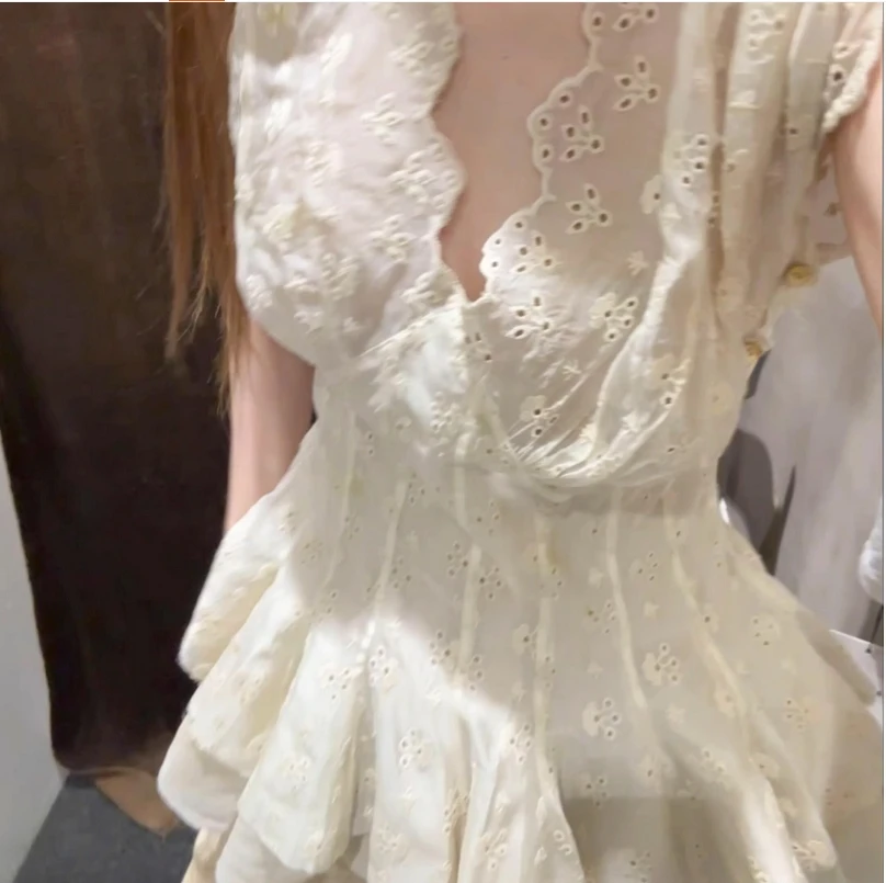 

Женская летняя рубашка с V-образным вырезом и вышивкой из французского кружева в стиле ретро, с нишевым дизайном и тонкой талией, топ с короткими рукавами