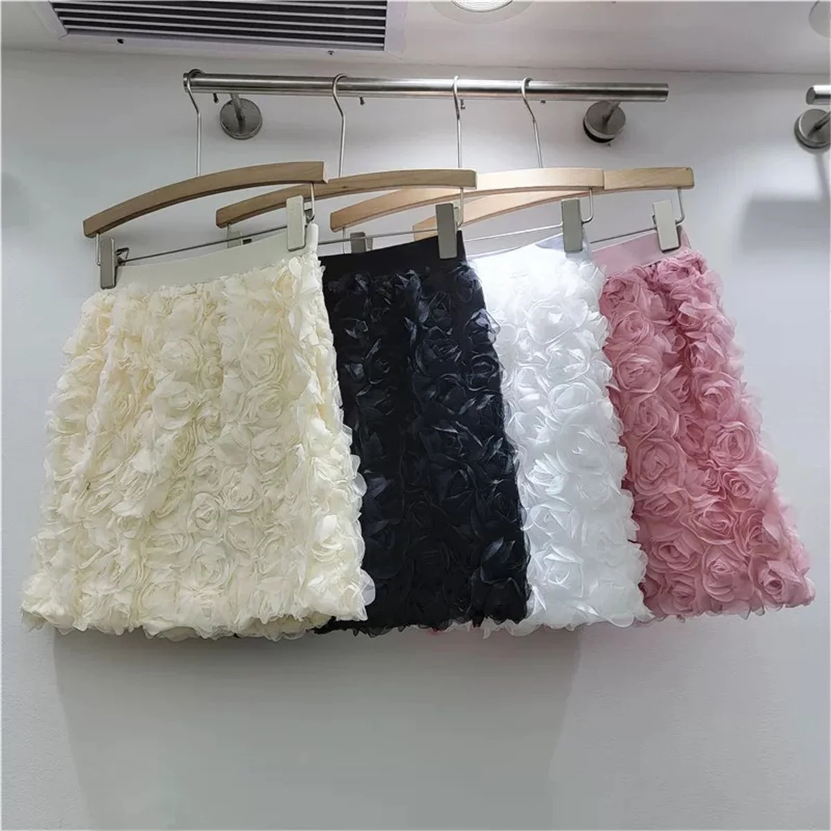 

Solid Spliced Three-dimensional Rose Appliques Slimming Skirts For Women High Waist Temperament Mini Skirts Female Fashion Style