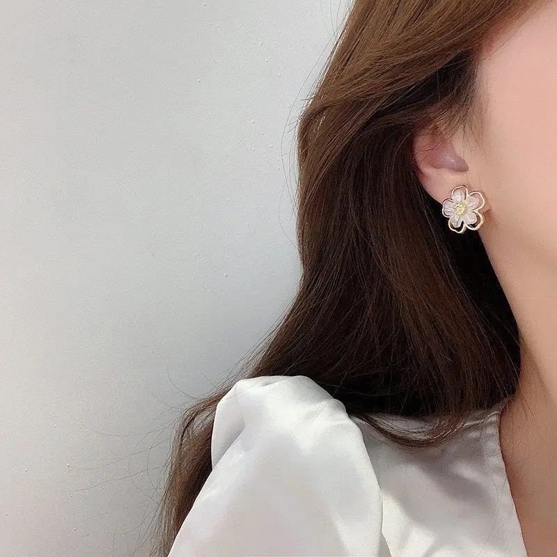 2024 New Temperament Earrings Advanced Mountain Tea Flower Ear Clip Without Ear Holes, Niche Light Luxury Earrings for Women