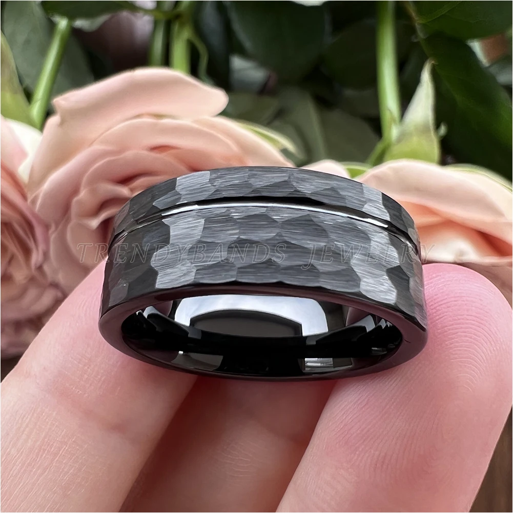 8 mm Eheringe aus Wolframkarbid für Männer und Frauen, Verlobung, Modeschmuck, gehämmerter, versetzter, gerillter, gebürsteter Finish, bequeme Passform – Detail 6