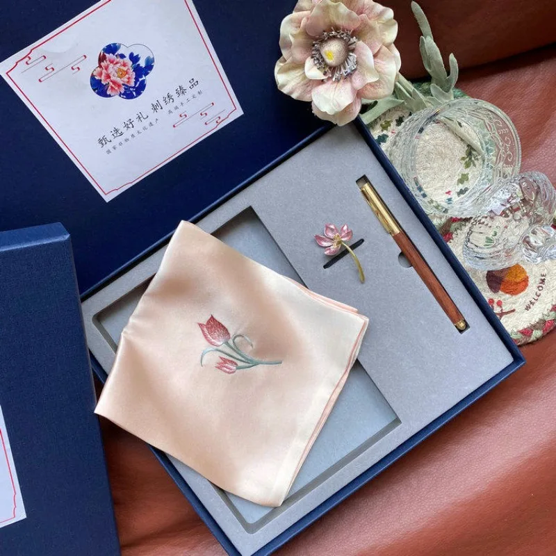Silk Hand-embroidered Handkerchief Brooch with Chinese Characteristics Souvenir Gift Box Set
