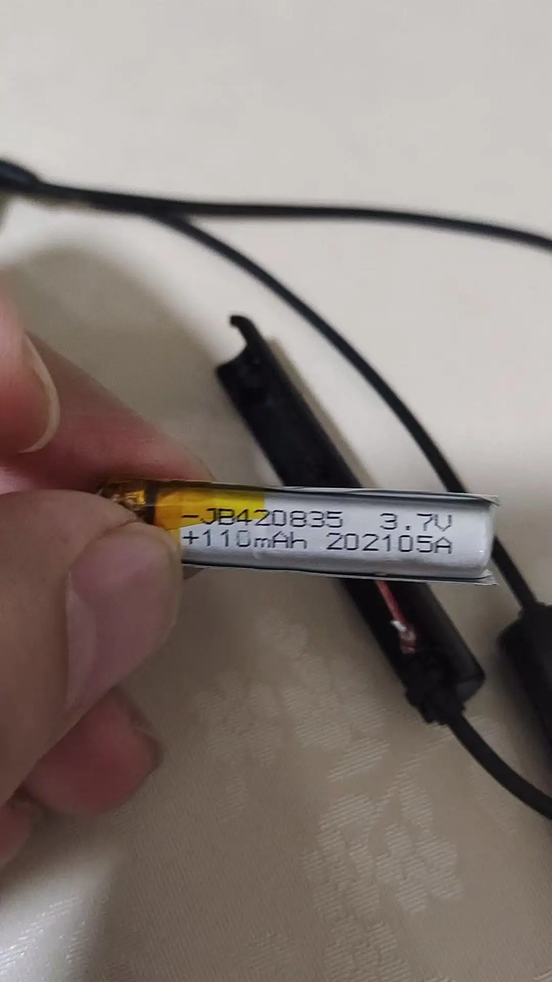 Mehr kaufen wird günstig 3,7 V 420835 Polymer-Lithium-Batterie 110 mAh Schönheitsgerät kabellose Tastatur Zerstäuber Lithium-Batterie 1,0