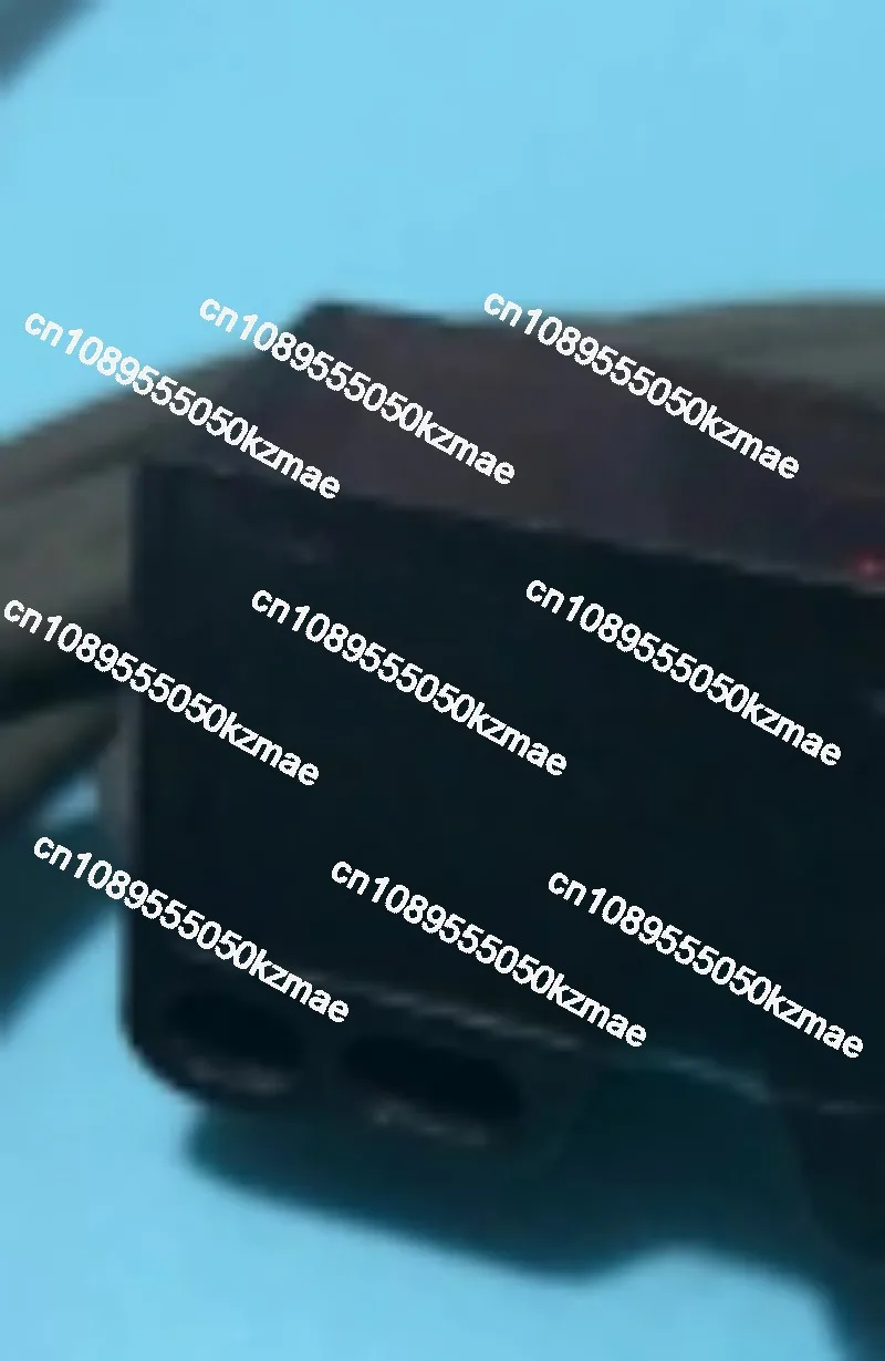 O300.GP-11120101 & O300.GR-11110414 Photoelectric Sensor, Background Suppression, 30–200mm/30–300mm, 10–30VDC, IP67