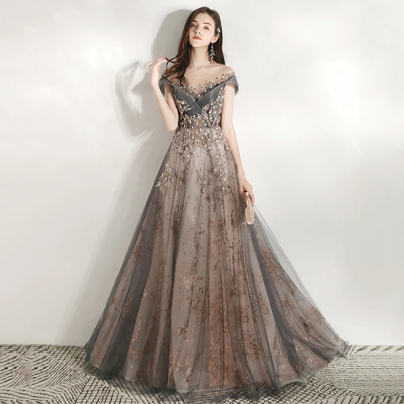 

Потрясающее вечернее бальное платье с высокой талией, пышной юбкой и вышивкой цветами на одном плече для выступлений...