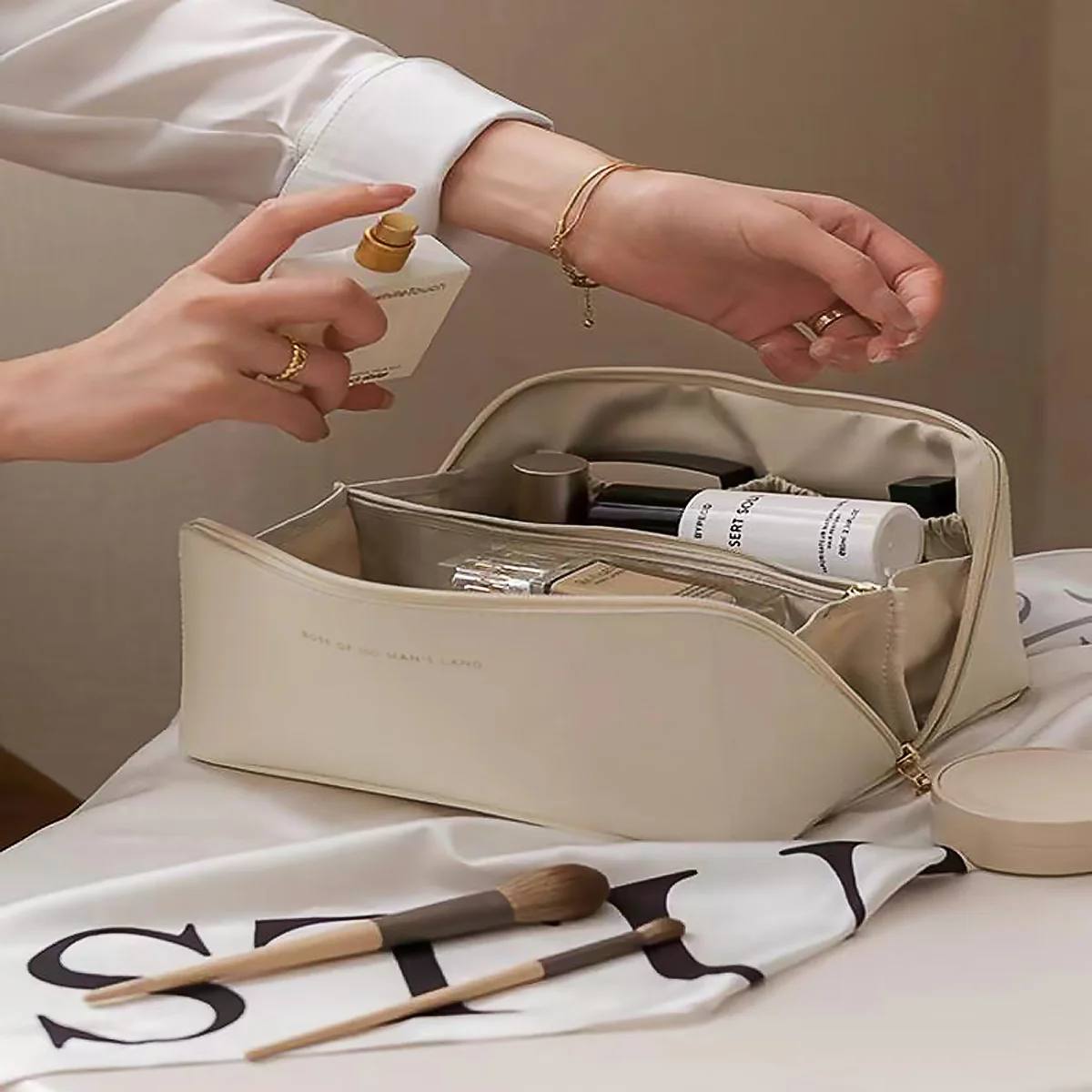 Ins-style high-grade PU cosmetic bag multi-compartment large-capacity handheld toiletry bag for skin care storage bag travel bag