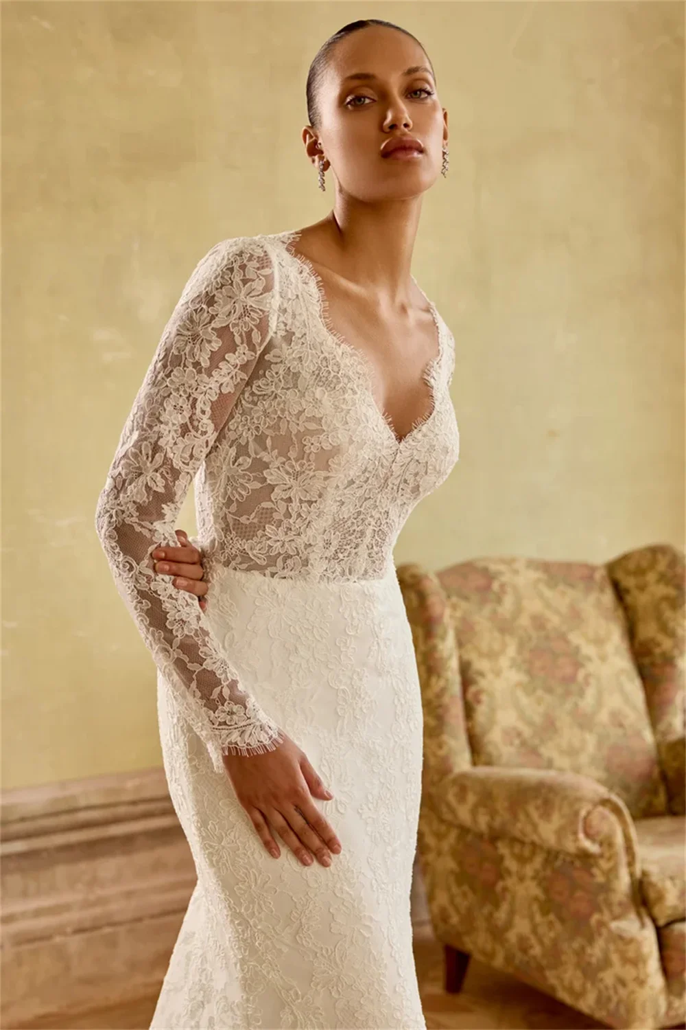 Vestidos de novia Tokyo personalizados con escote en V blanco, mangas largas, vestidos de novia de encaje sin espalda, vestidos de novia de cola desmontable de sirena