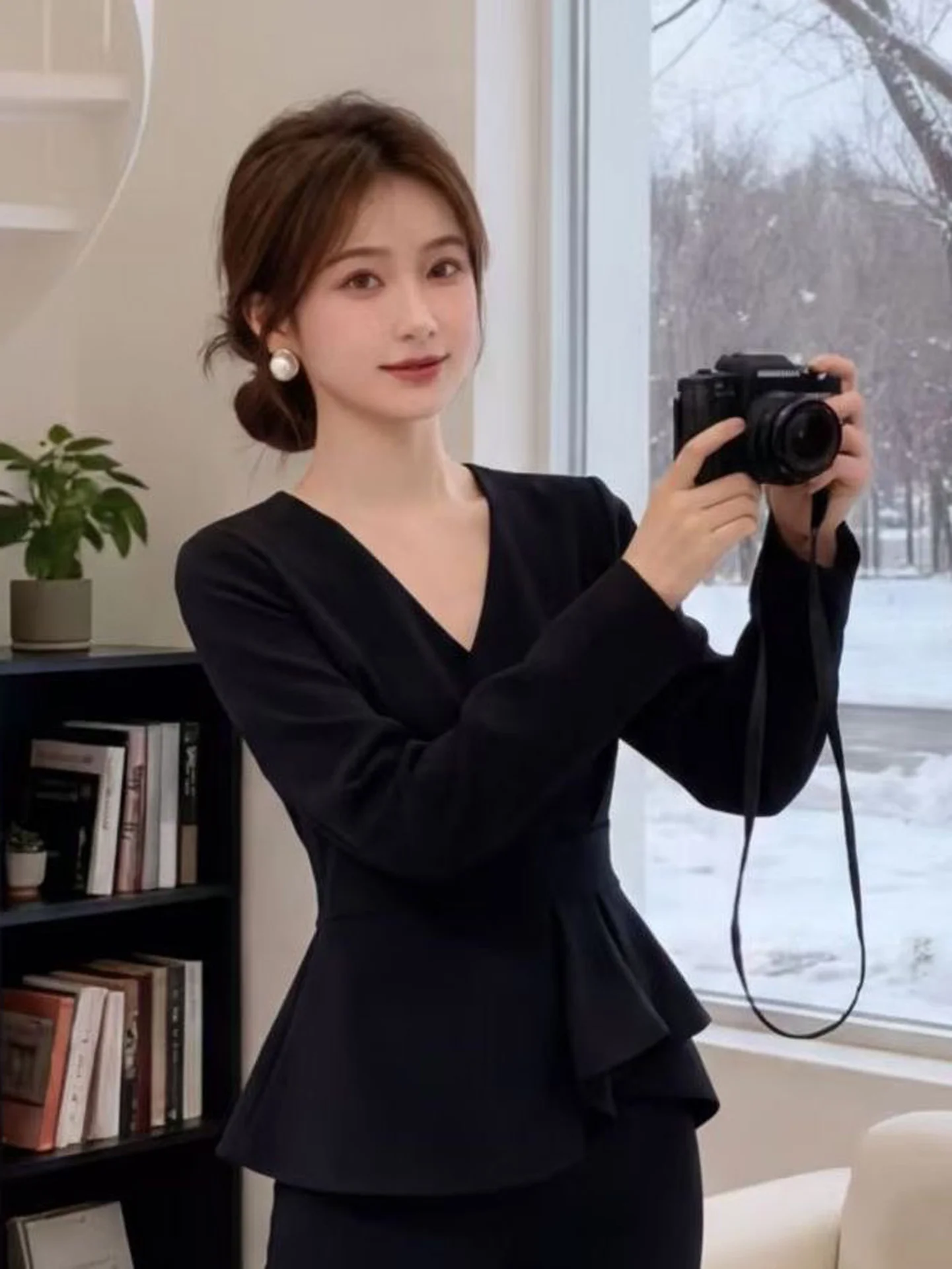 Elegant Black V-Neck Long Sleeve Women's Top Gathered Waist Hem Ruffle High Waist French Style Summer Autumn Fashion T-Shirt