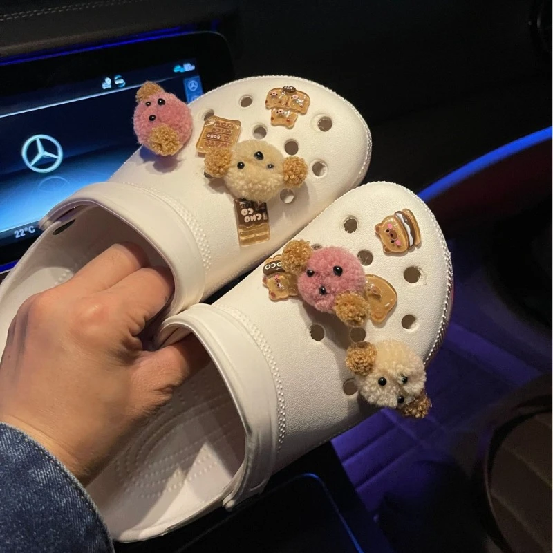 سحر الأحذية ل Crocs DIY 3D الكرتون محشوة الكلب رئيس الأحذية الزينة اكسسوارات سحر ل قباقيب حقيبة الشرائح الصنادل