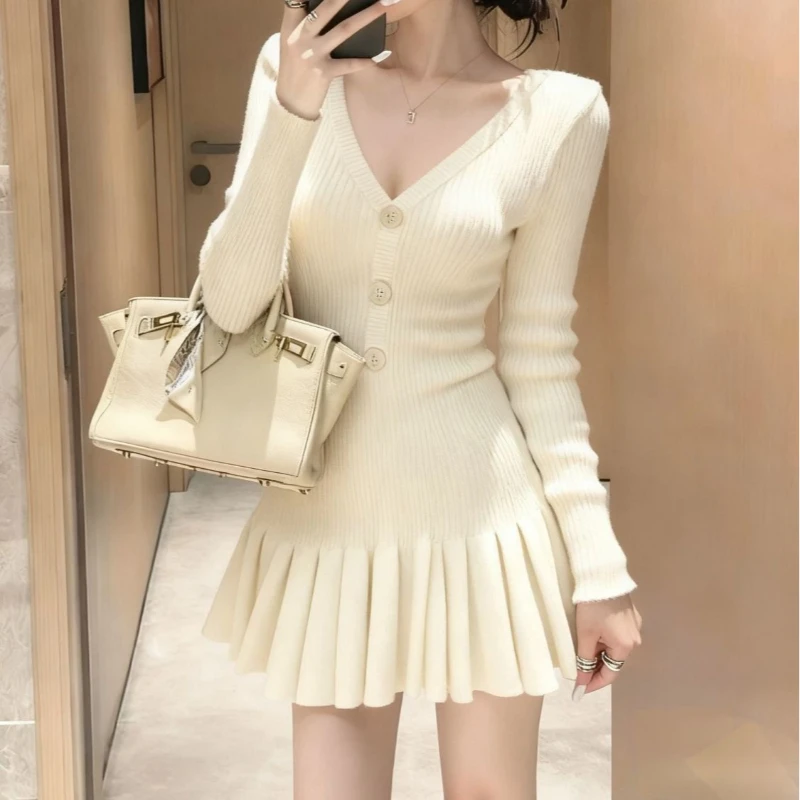 

Autumn and Winter New Pure Desire Style, High-end and Beautiful, Wearing A Knitted Dress Outside