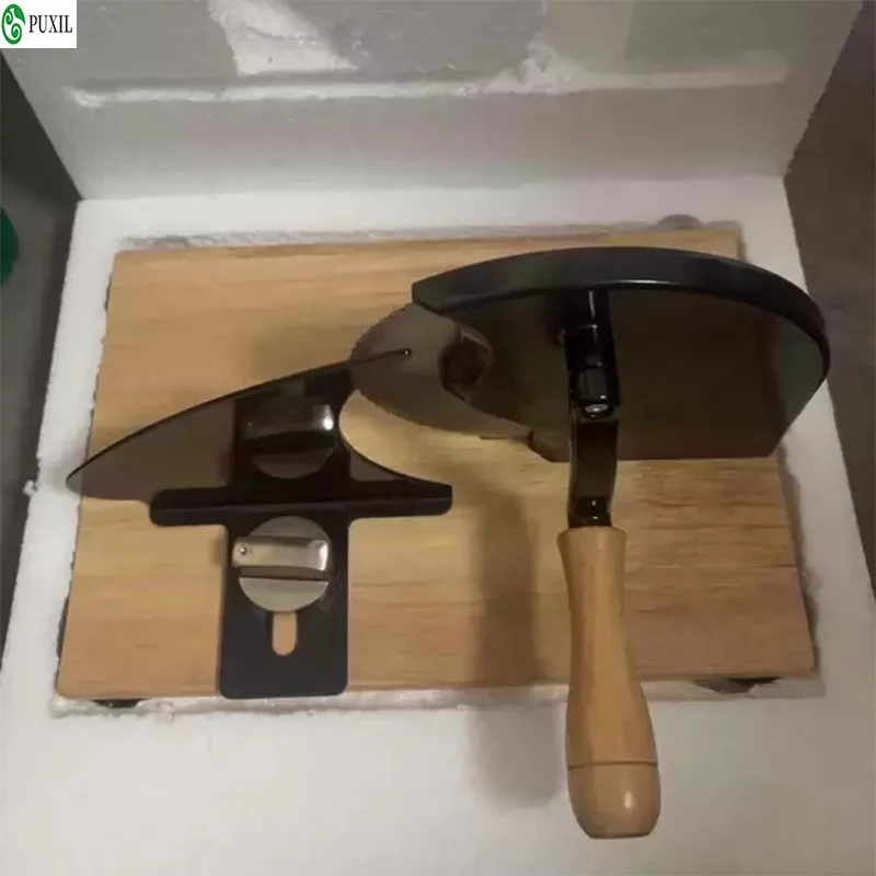 Classic hand crank household bread slicer