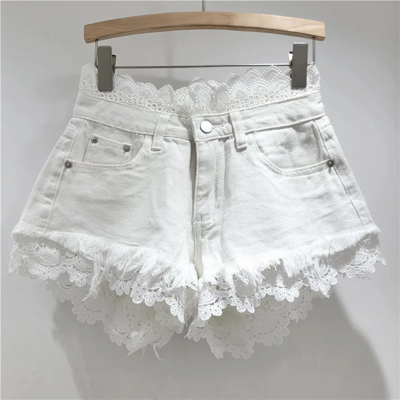 European Station Denim Shorts 2025 Summer New Splicing Hook Lace Lace High Waist Skinny Burr Hot Pants Women Booty Shorts