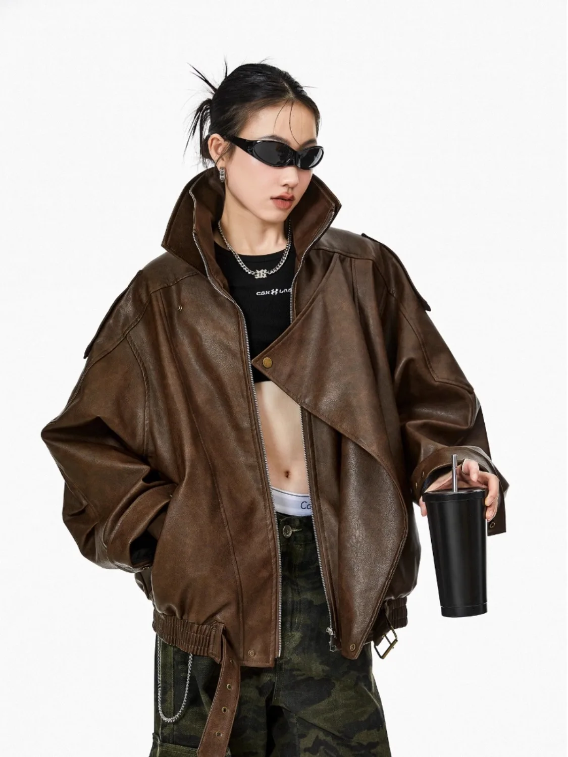 Damskie kurtki ze sztucznej skóry PU, jednolite kolorystycznie, zapinane na zamek, z kieszeniami, półgolf, długie rękawy, luźny krój, styl casual streetwear, kolekcja wiosna-jesień 2025.