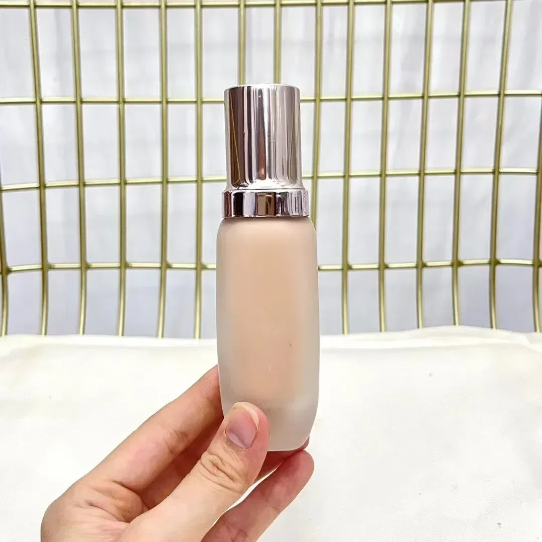 Brand The Soft Fluid Long Wear Foundation Le Fond De Teint Soyeux Regenerant Longue Tenue SPF 20 Poids Netwt. 1 0z./30 Ml E