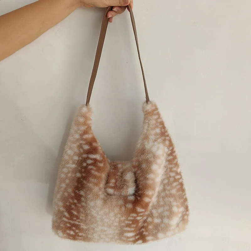 2026 New Women Faux Fur Warm Handbag Soft Faux Fur Autumn Winter Fluffy Totes Shoulder Artificial Fur Bag Purse Handbag