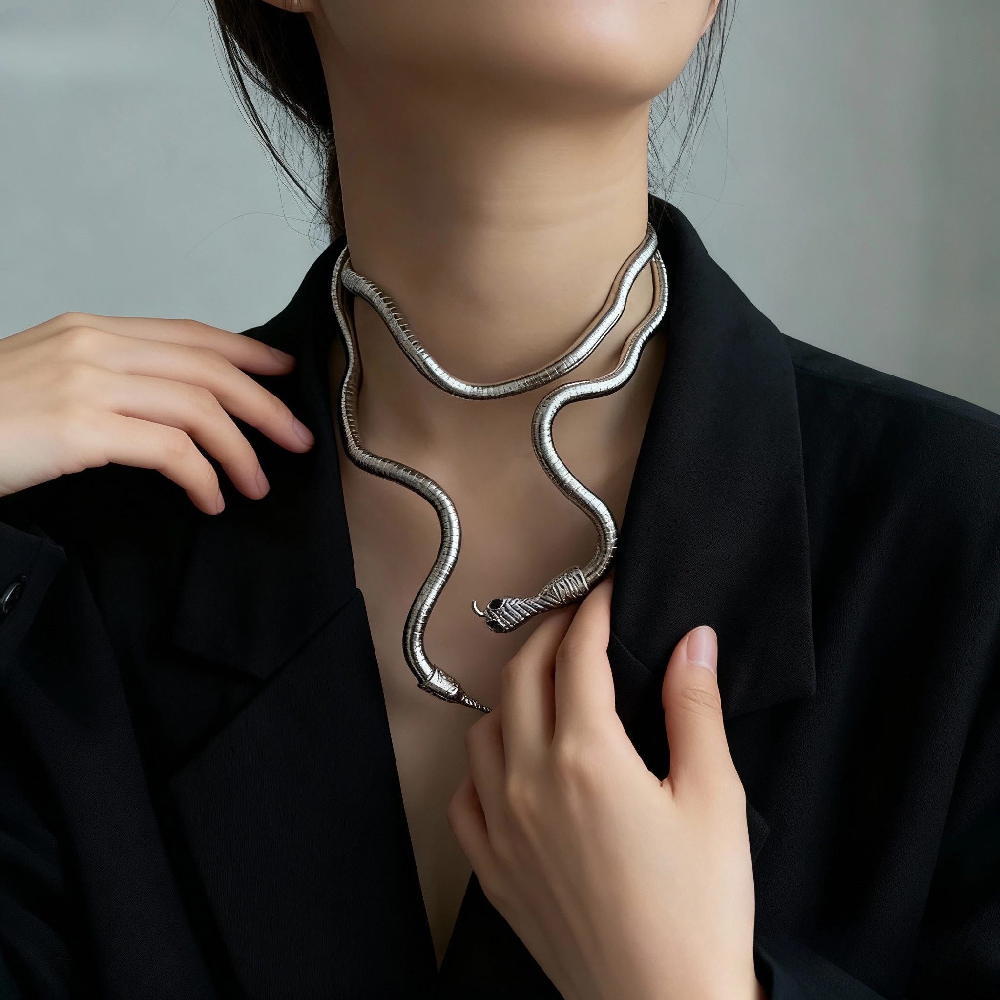 Necklace for Women 2025 New Choker Collar Alloy Serpentine Punk Exaggerated Wrap Vintage Serpentine Dragon Jewelry Goth Bendable