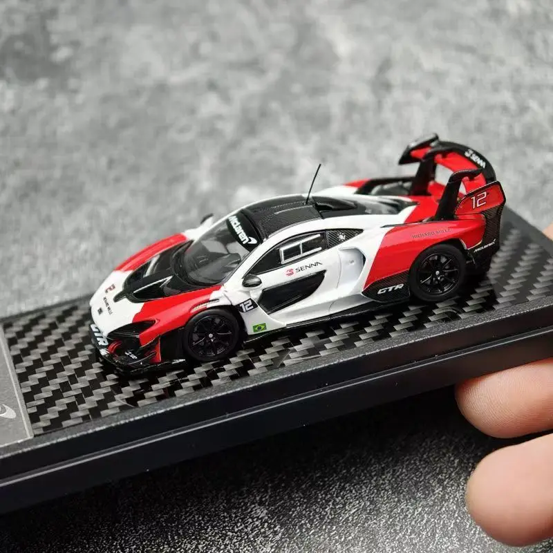 1-64-senna-gtr-nuevo-stock-en-rojo-y-blanco-modelo-de-coche-de-simulacion-en-miniatura-fundido-a-presion-de-aleacion-regalo-del-festival-de-coleccion-para-ninos