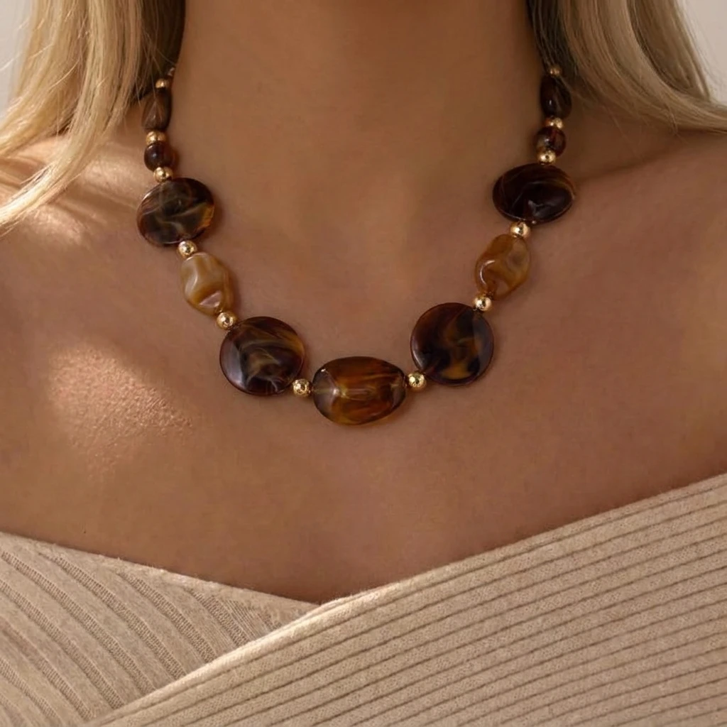 Colar choker boho de contas de resina colorida com pingente de coração - foto 9