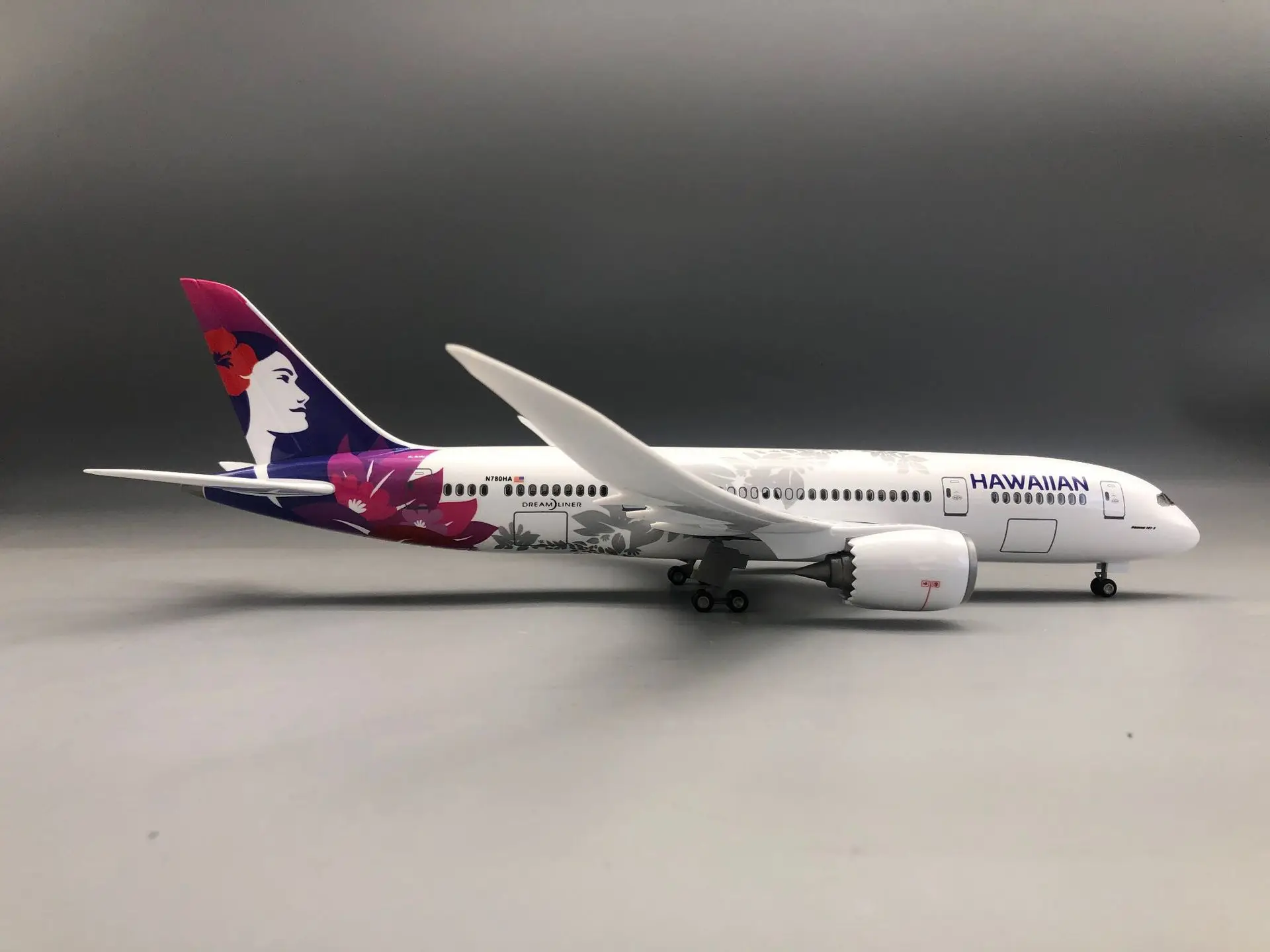 43cm B787 Hawaiian Airways Model Plane 1:130 Scale Aircraft Resin Building Kits With LED & Landing Gear Travel Aviation Souvenir