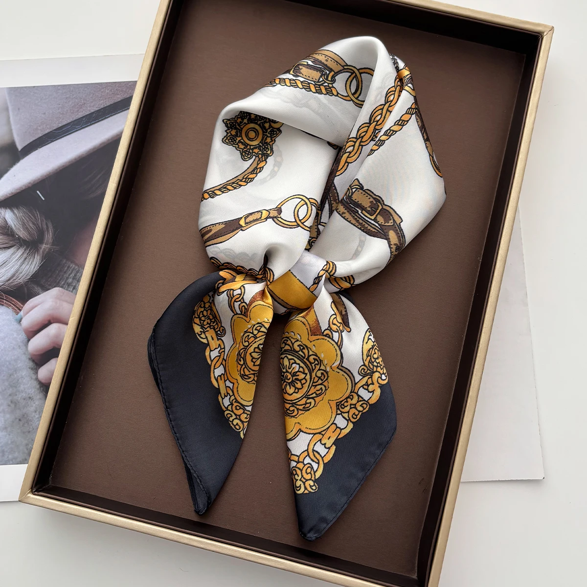 

Женский шарф-платок с роскошным цепным принтом, элегантный цветочный фулярд, женская бандана, платок на шею, повязка на голову