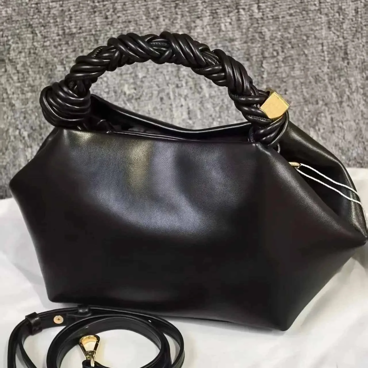 borsa-a-tracolla-esagonale-intrecciata-clouds-da-donna-di-tendenza-stile-y2k-design-parigino-novita-2026-con-tocco-premium