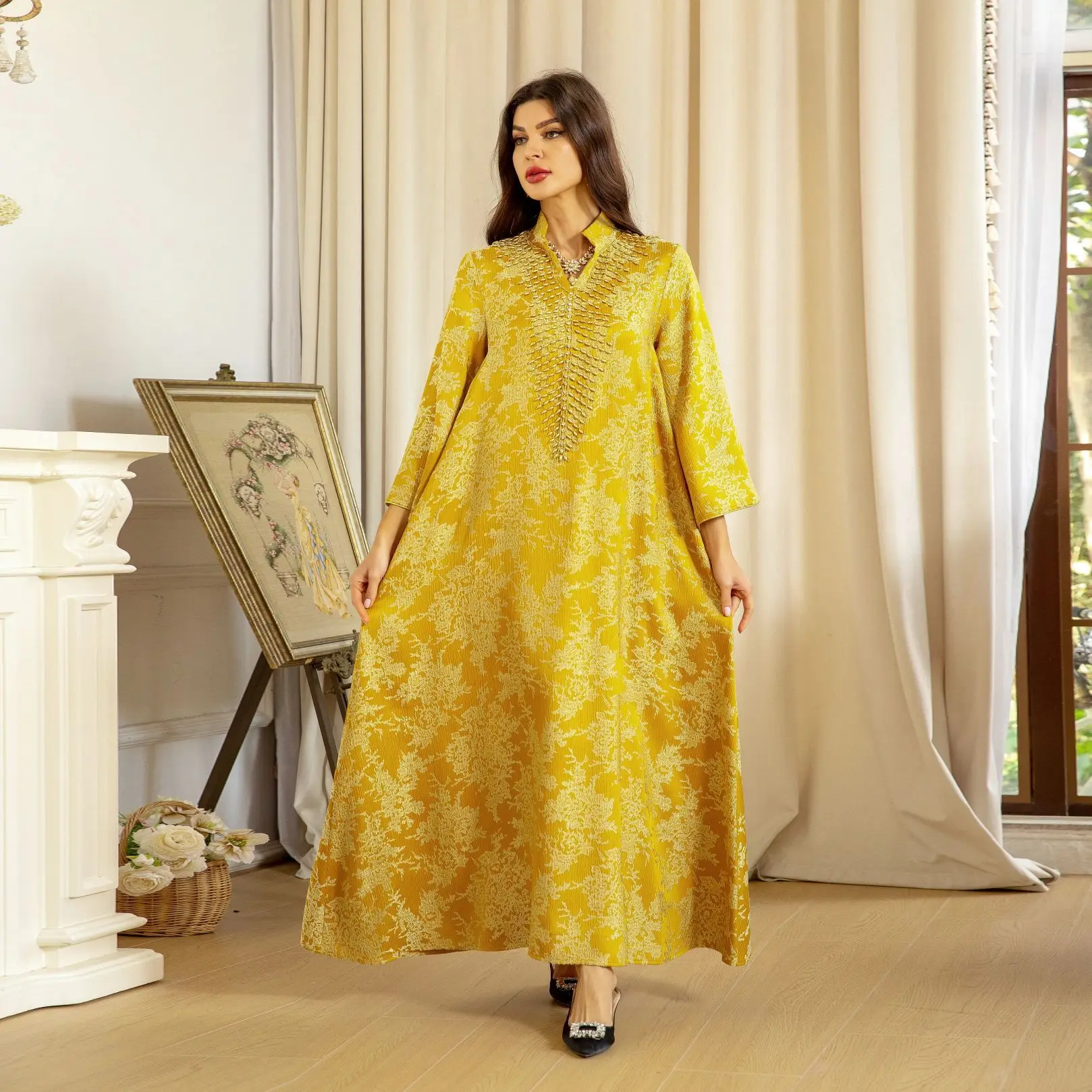 

Arab Dubai Female Clothes Women's Handmade Beadings Elegant Casual Trendy Luxury Long Sleeve V-neck Pullover Abaya Dress Clothes