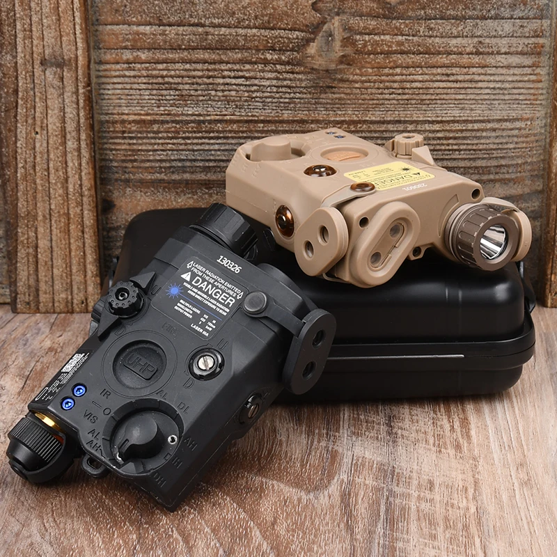 WADSN PEQ RED/GREEN/BLUE Infrared Aiming Nylon Plastic Version 2.5 Plug Switch Tactical LED Strobe Light BK/Tan