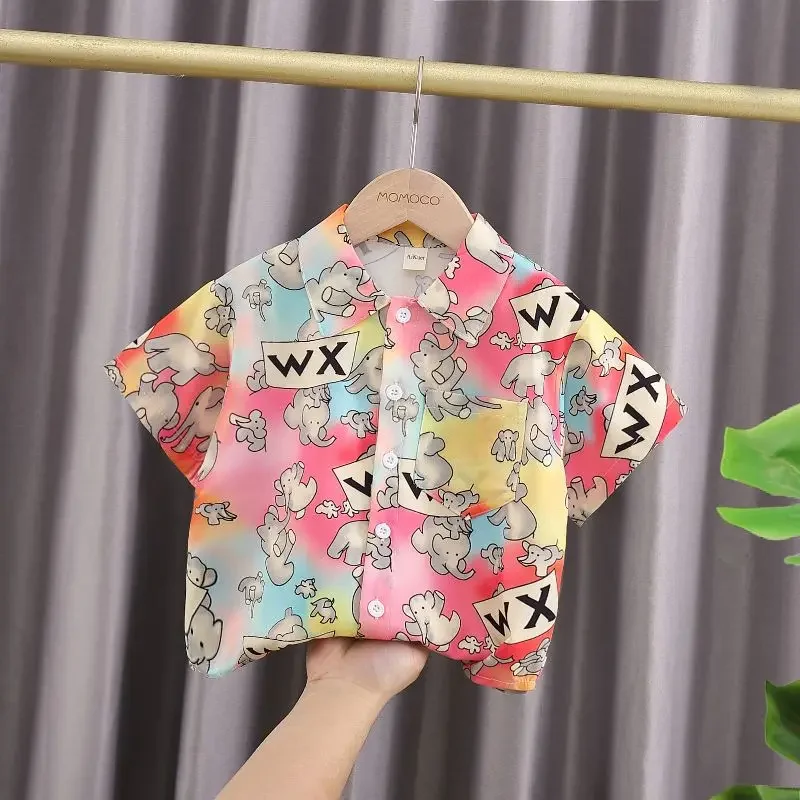 

2023 летняя новая блузка для мальчиков с воротником-поло и пуговицами, модная модная свободная удобная повседневная рубашка с короткими рукавами и принтом мультфильмов, топы