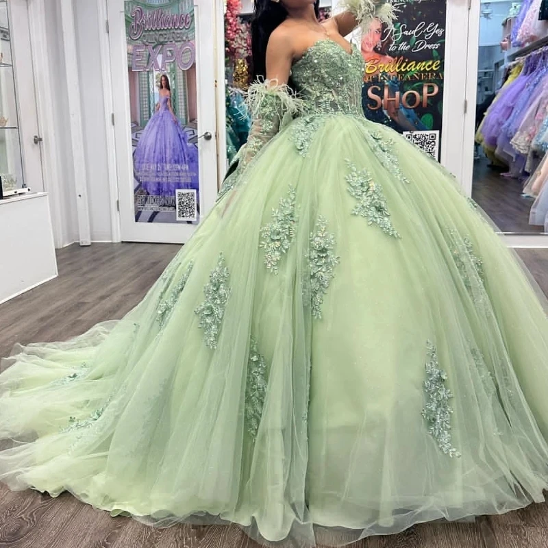 

Sage Green Quinceanera Dresses For Sweet 16 Girls Beads Appliques Feather Sweetheart Princess Ball Gowns Tull 15 Vestidos