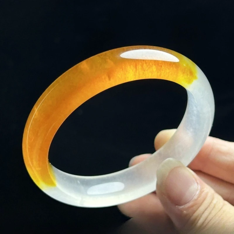 

Женский браслет из кварцита High Ice Jade с белым фоном и желтыми плоскими элементами