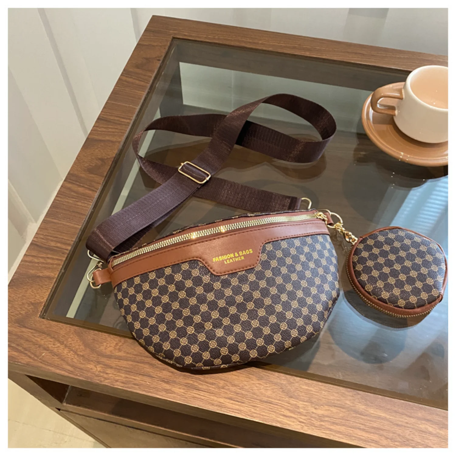 Personalized retro print 2026 women's new trendy and fashionable European and American style handbag, crossbody bag, mommy bag