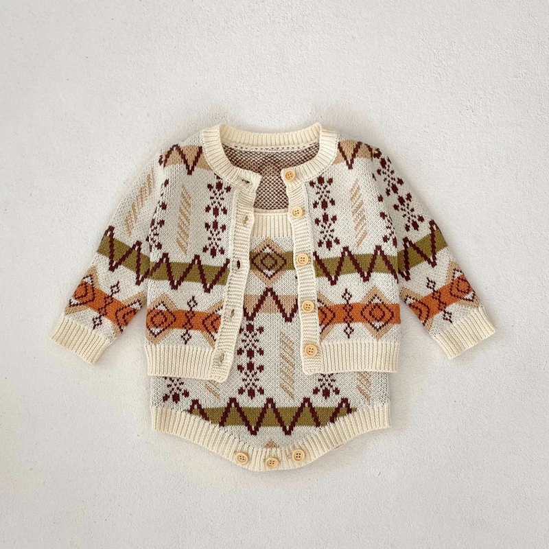 Autumn new 0-3 year old baby sweater set with contrasting lines for boys and girls, jacquard knit with jacket and shoulder strap