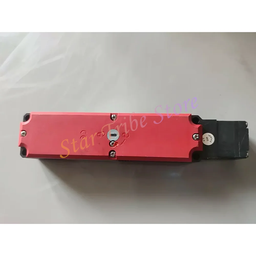 Industrial Safety Door Lock TP4-2131A024M Safety Switch