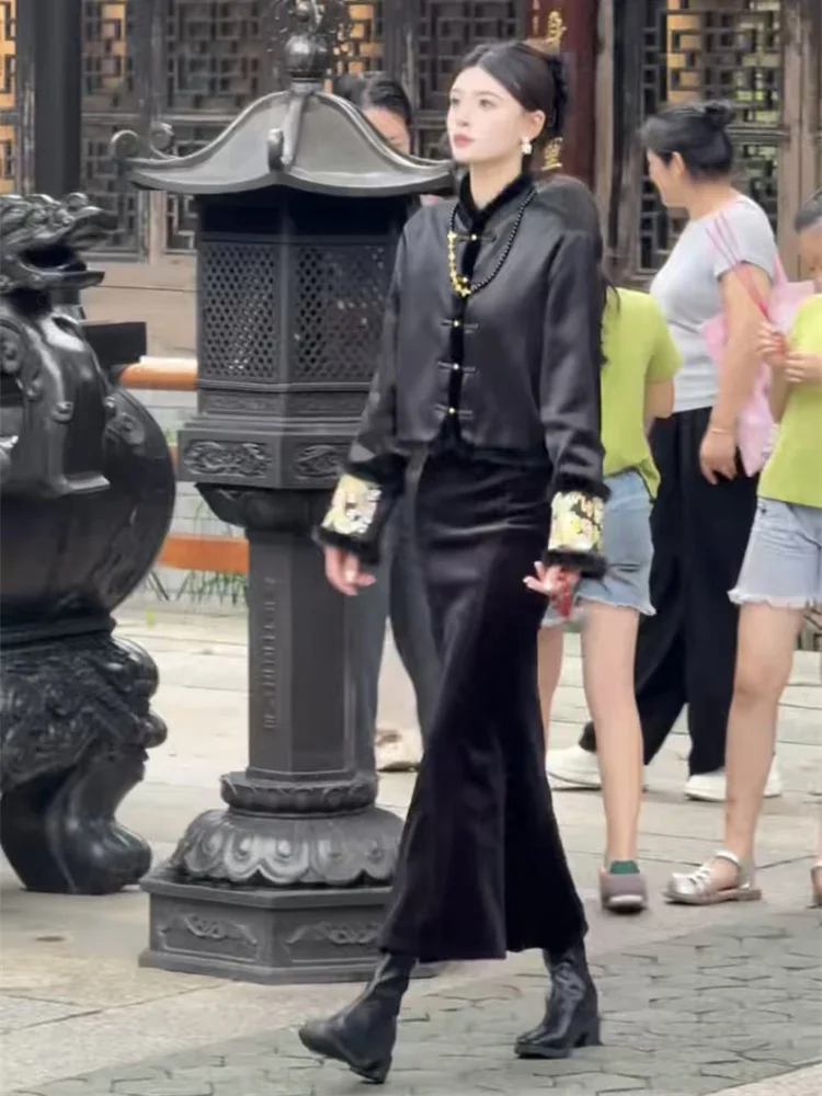 

Высококачественный новый китайский стиль, куртка на пуговицах с волосатыми краями, комплект с полуюбкой, женский осенне-зимний комплект 2025 года, новый модный комплект