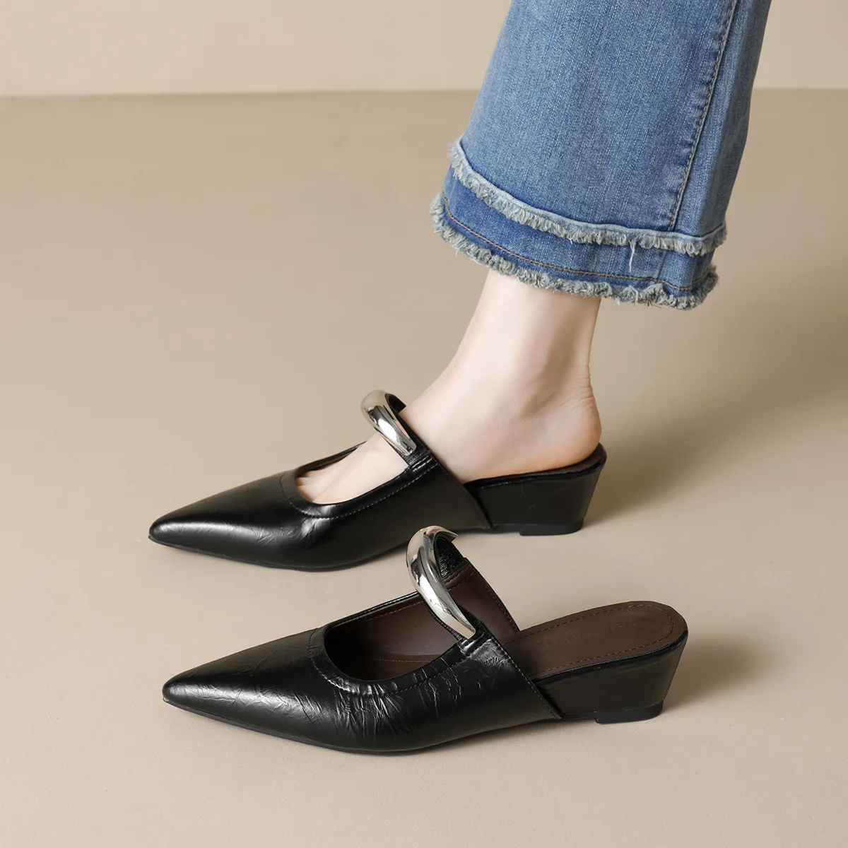 

Wedge Mules Women Shoes Luxury Pointed Toe Slippers Vintage Shallow Sandals Platform Slip on Slides Big Size Black Beige