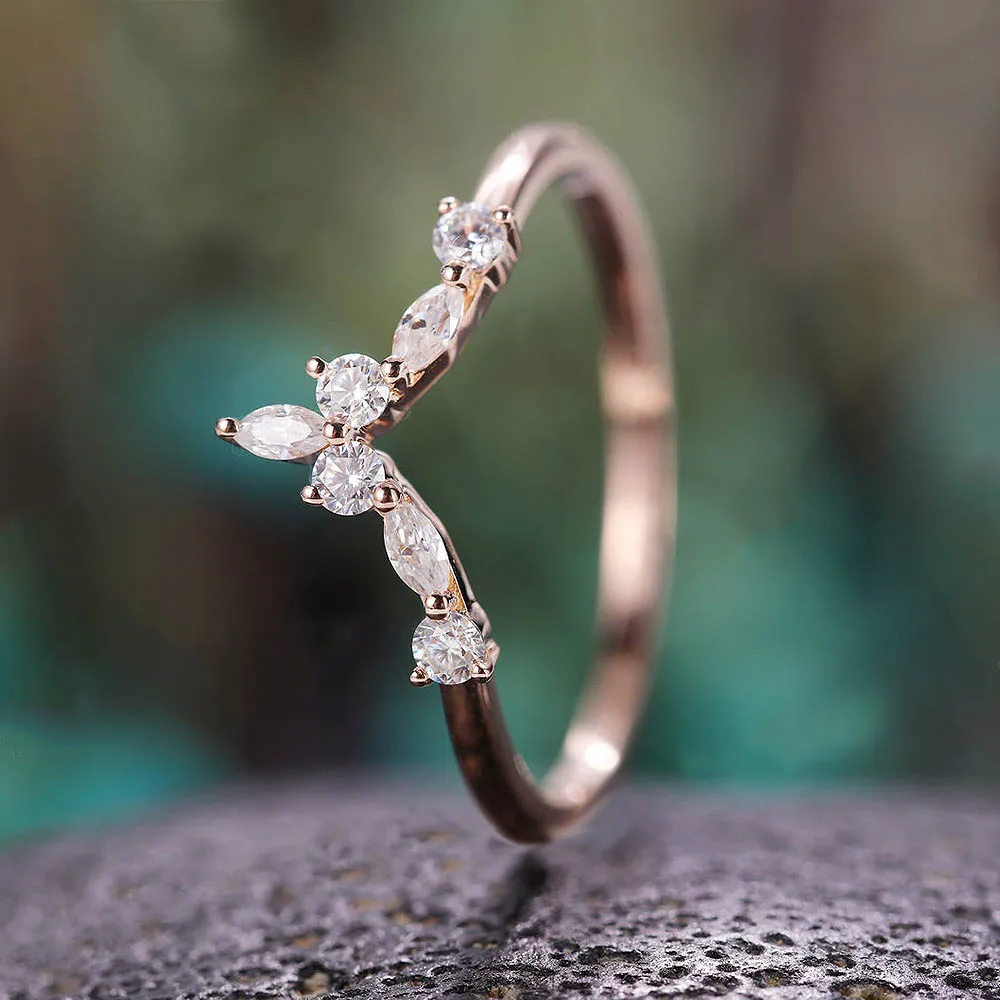Huitan Neuankömmling Brautringe für Hochzeitszeremonie, Party, ausgefallener V-Design-Ring mit schillerndem CZ-Stein, hochwertiger Damenschmuck – Detail 12