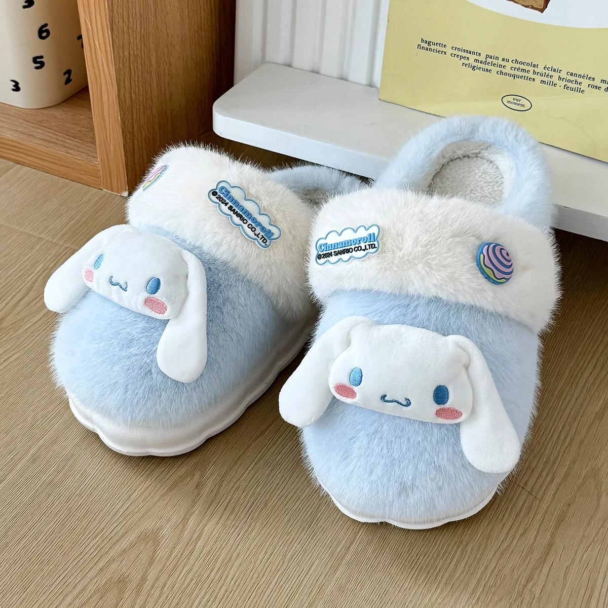 Super słodkie zimowe kapcie bawełniane ciepłe antypoślizgowe słodkie buty Kuromi Hello Kitty Cinnamoroll miękkie wygodne