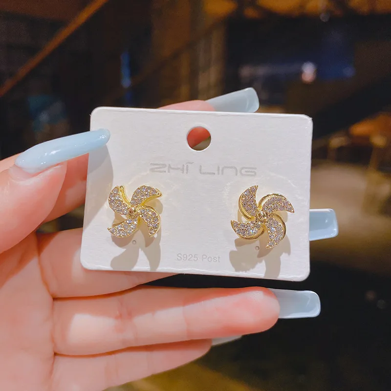 جديد الكورية طاحونة الزهور كريستال الزركون أقراط بسيطة للنساء موضة اليومية حفلة عيد ميلاد مجوهرات هدايا