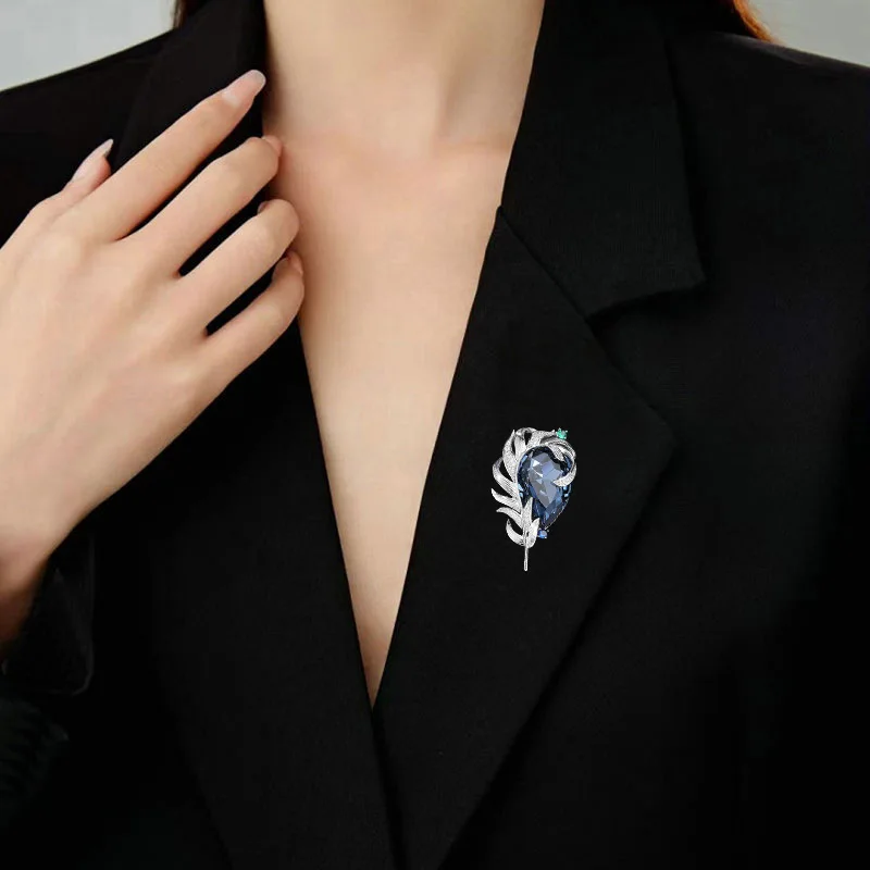 

Retro, fashionable, high-end feather brooch, niche, light luxury suit coat, fashionable accessories