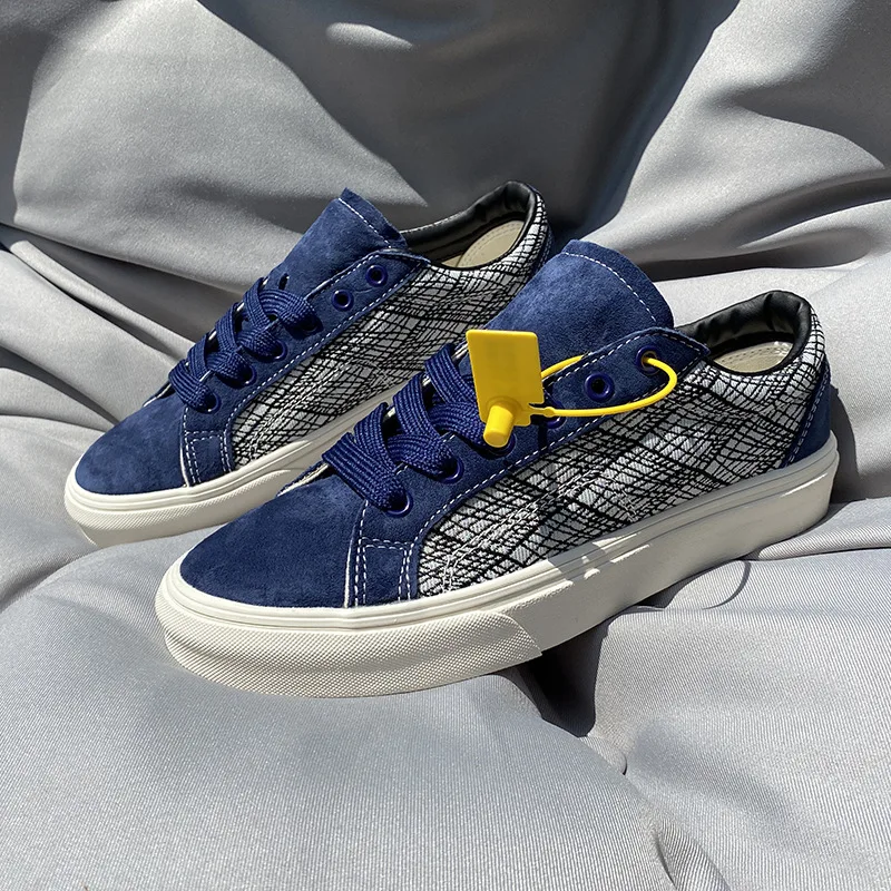 

Темно-синие туфли со змеиным узором и низким берцем плюс мужская и женская повседневная обувь очень большого размера.