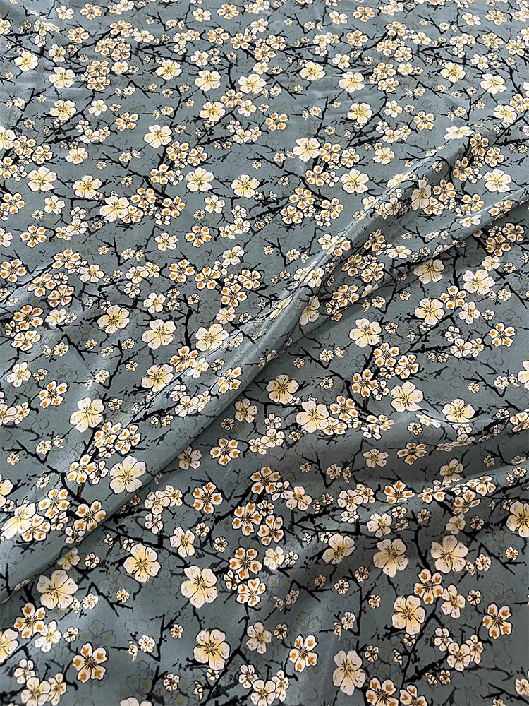 

1 метр, 100% шелк тутового шелка, 15 мама, креповая шелковая ткань, синий, бежевый, с цветочным принтом, ширина 140 см, 55 дюймов, по дворам XX420