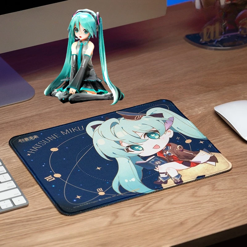 

Hatsune Miku Small Mouse Pad Desk Protector Cartoon Gaming Laptops Mousepad Gamer Carpet Keyboard Mat Christmas Gift 260*210*3mm